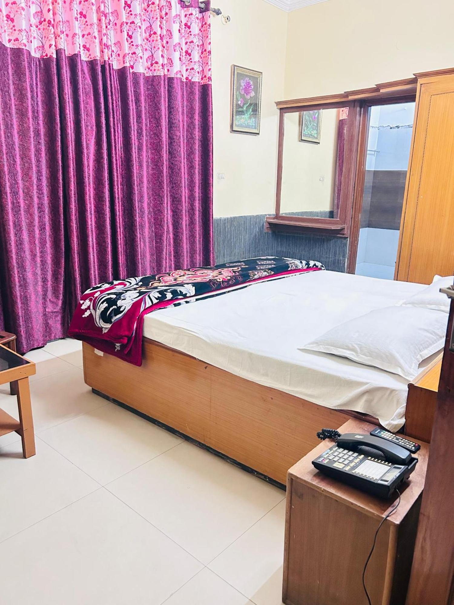 Sunrise Hotel Jalandhar Esterno foto