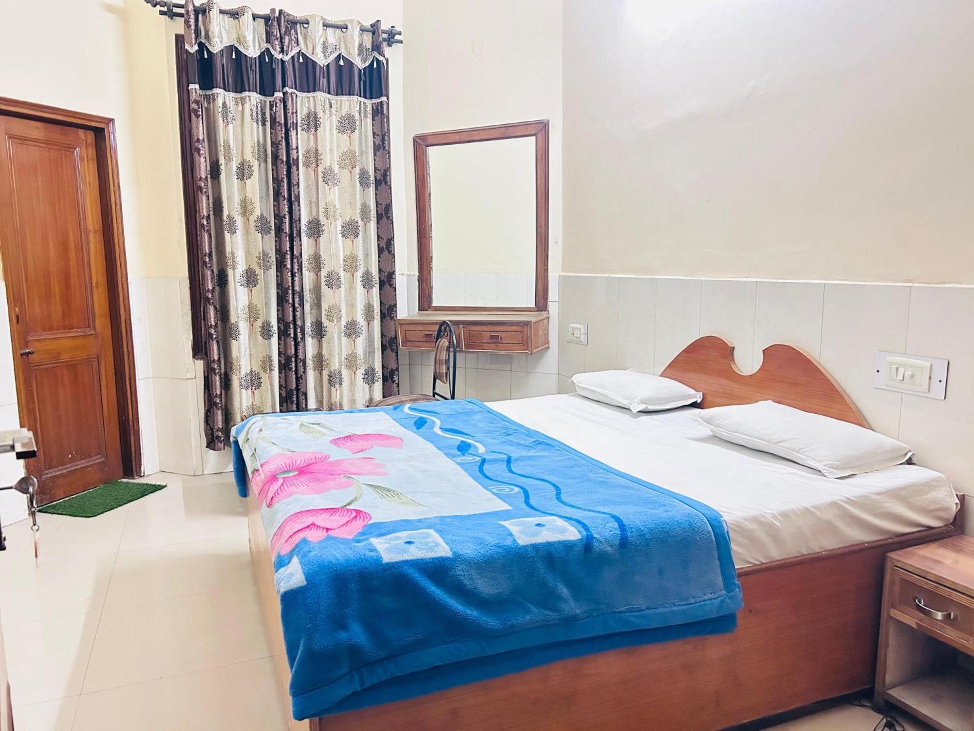 Sunrise Hotel Jalandhar Esterno foto